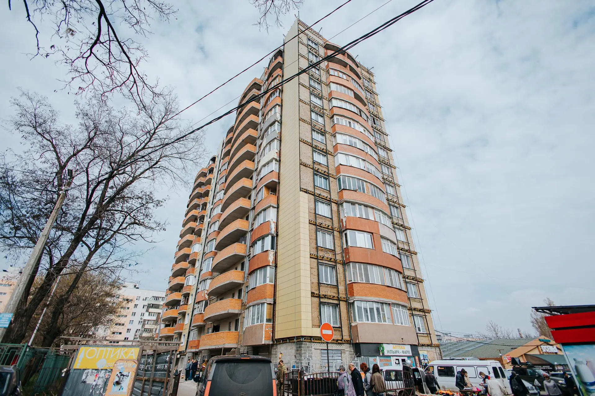 Делегация Чувашии проверила в Мариуполе ход восстановления жилых домов.