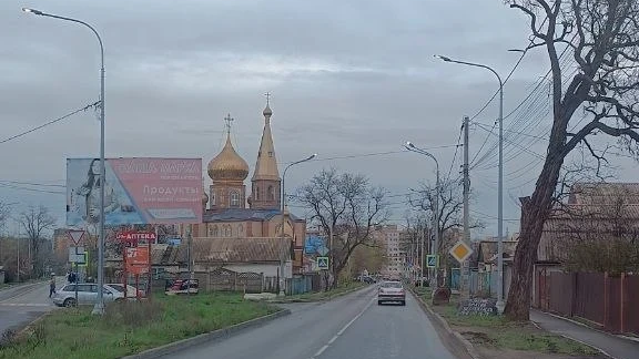 Мариупольские энергетики проверяют сети наружного освещения у церквей и соборов.