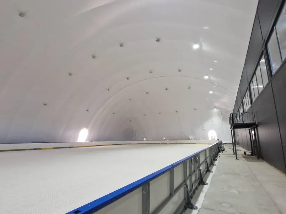 Московская область завершает восстановление корпуса ледового центра на левобережье.