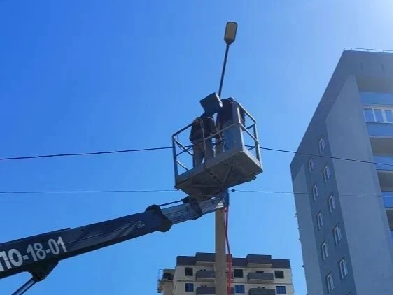 Мариупольские энергетики провели техосмотр шкафов управления освещением.