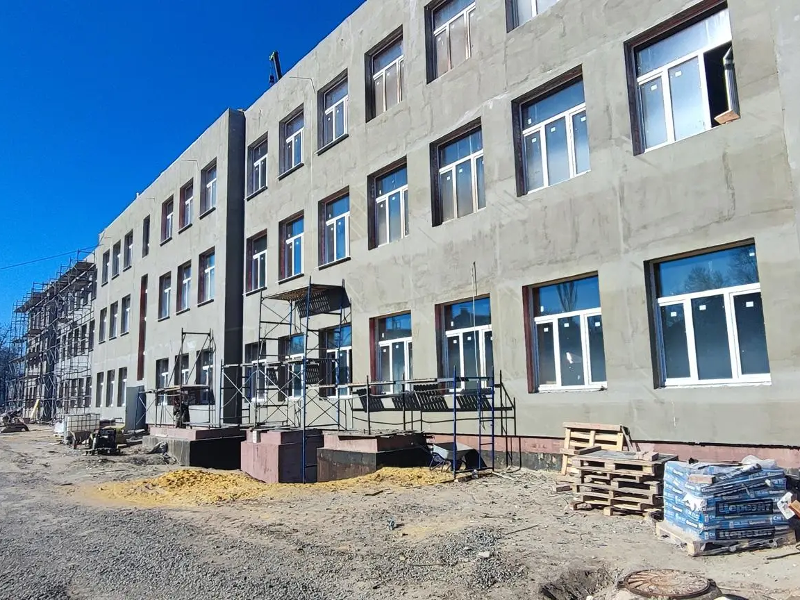 Технадзор Подмосковья контролирует ремонт школы в Орджоникидзевском районе.