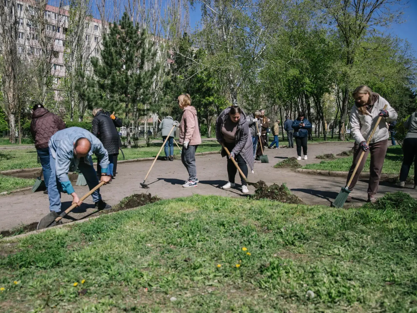 Более полутора тысяч мариупольцев приняли участие во Всероссийском субботнике.