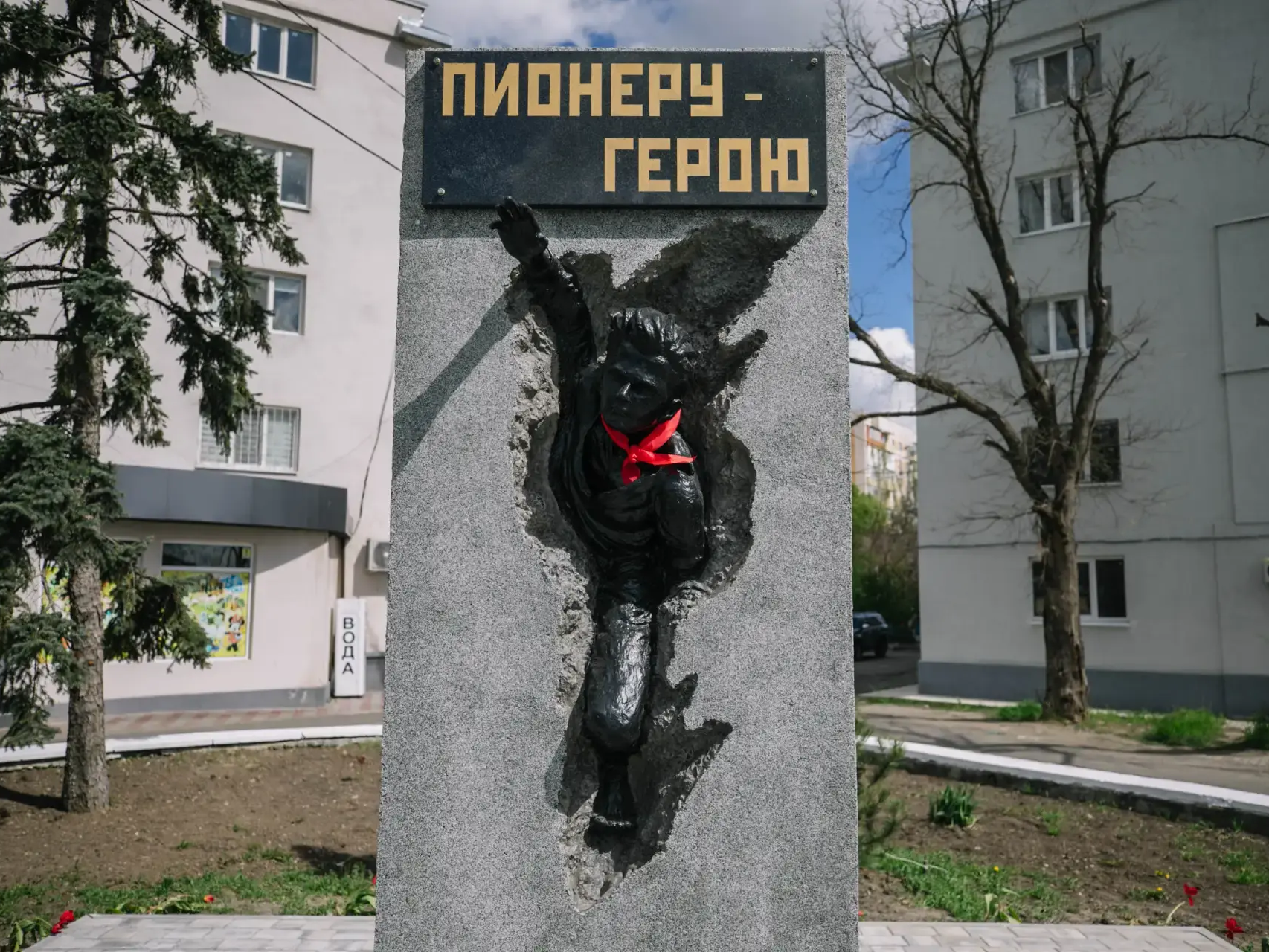Завершено восстановление памятника пионеру-герою Анатолию Балабухе.