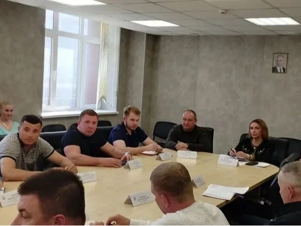 В Мариуполе обсудили вопросы развития спорта и улучшения работы спортивной инфраструктуры.